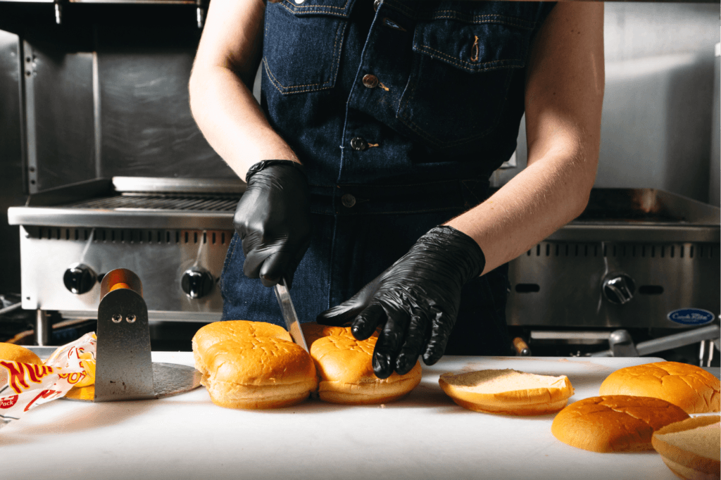 Cutting buns